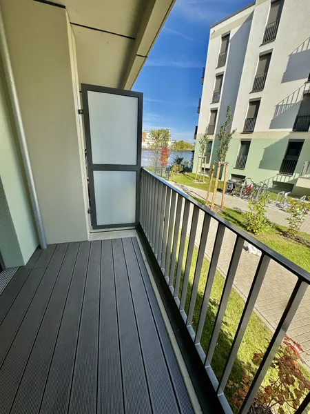 Kompakt, komfortabel, besonders – möbliertes Apartment mit Balkon in Schöneweide! — photo 1